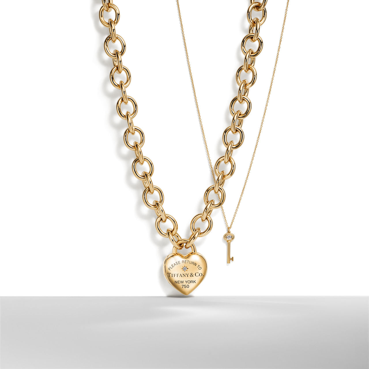 Collier Cœur Plein avec fermoir à bascule en or jaune avec diamants