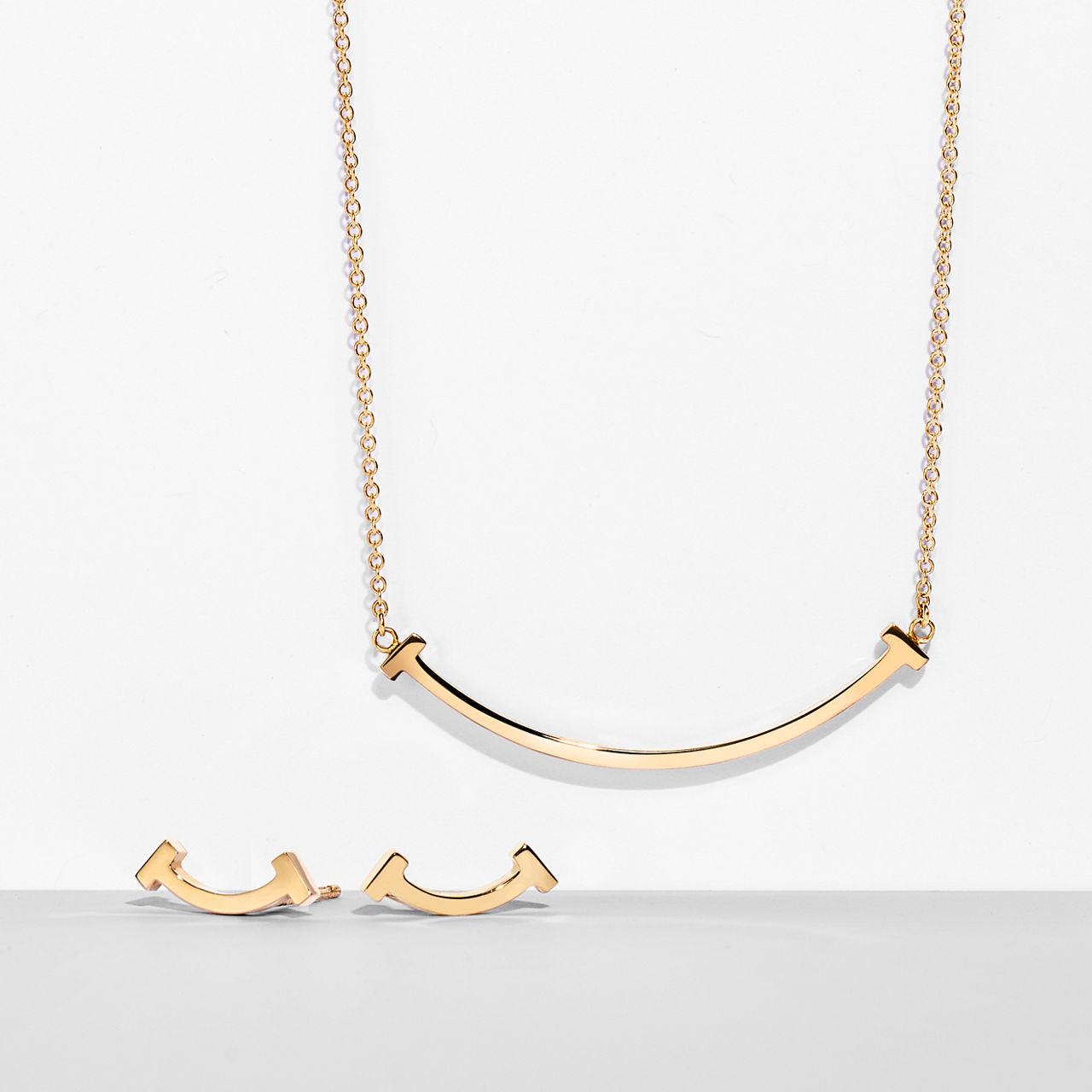 Ensemble pendentif et clous d’oreilles Smile, édition limitée en or jaune 18 carats