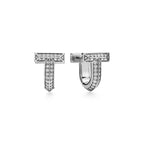 Boucles d’oreilles huggies T1 avec pavé de diamants en demi-cercle en or blanc 18 carats