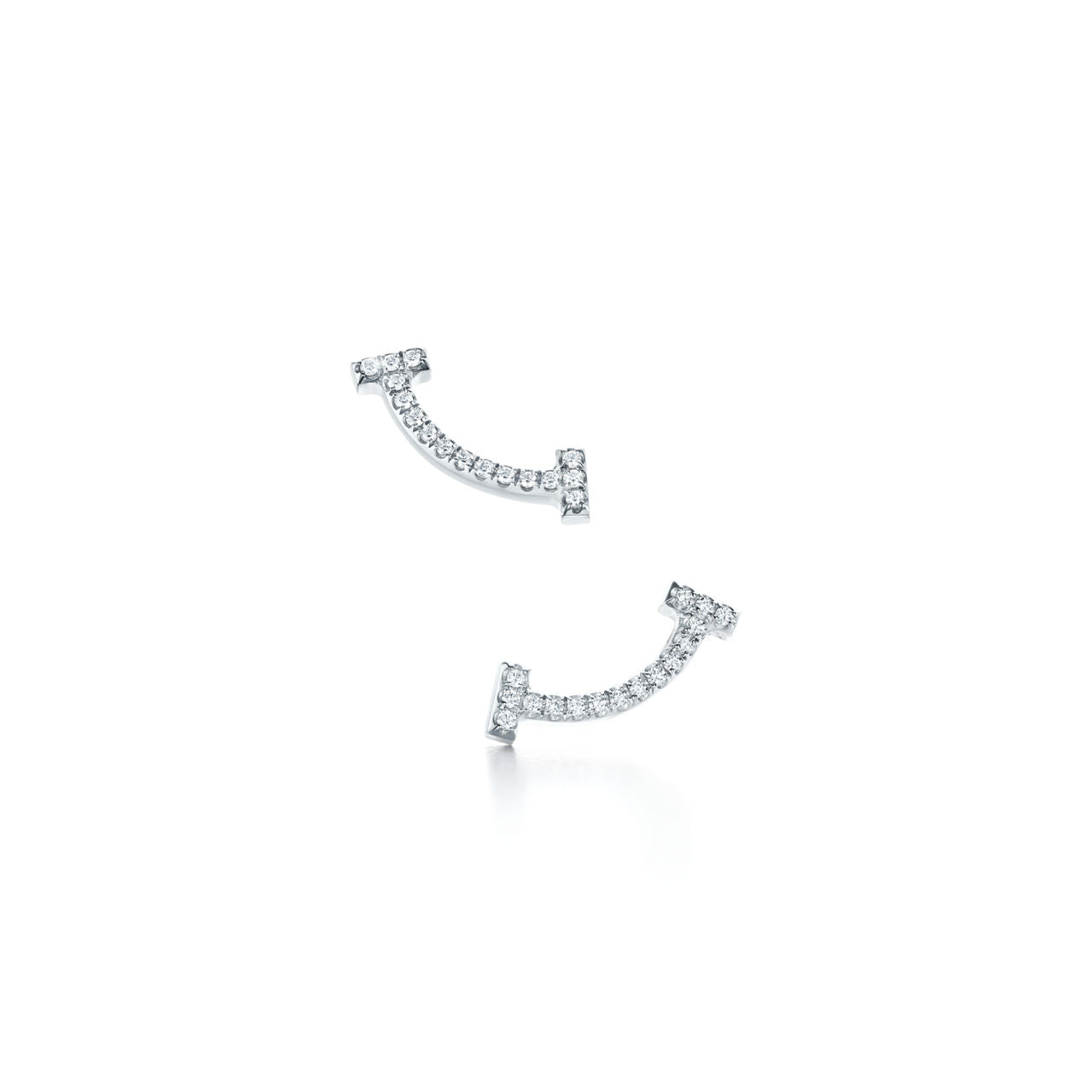 Boucles d’oreilles Smile en or blanc 18 carats et diamants. Mini.