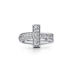 Tiffany T Bague T1 en or blanc et diamants pavés et taille baguette