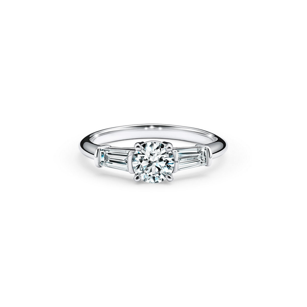 Tiffany Trois pierres Bague de fiançailles en platine 950 millièmes ornée de pierres latérales taille baguette