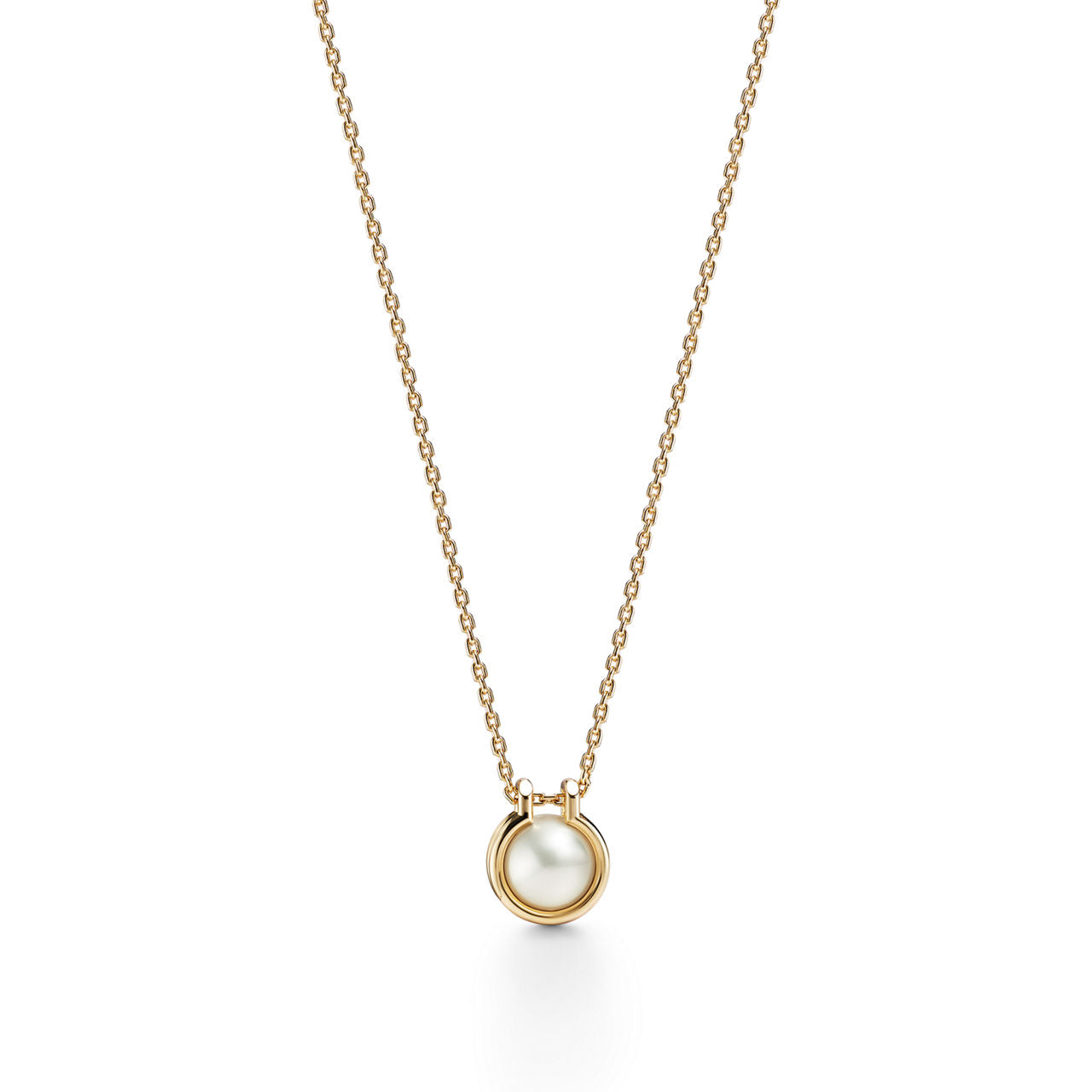 Pendentif à maillons, or et perle des mers du Sud. 40,6 cm en or jaune 18 carats