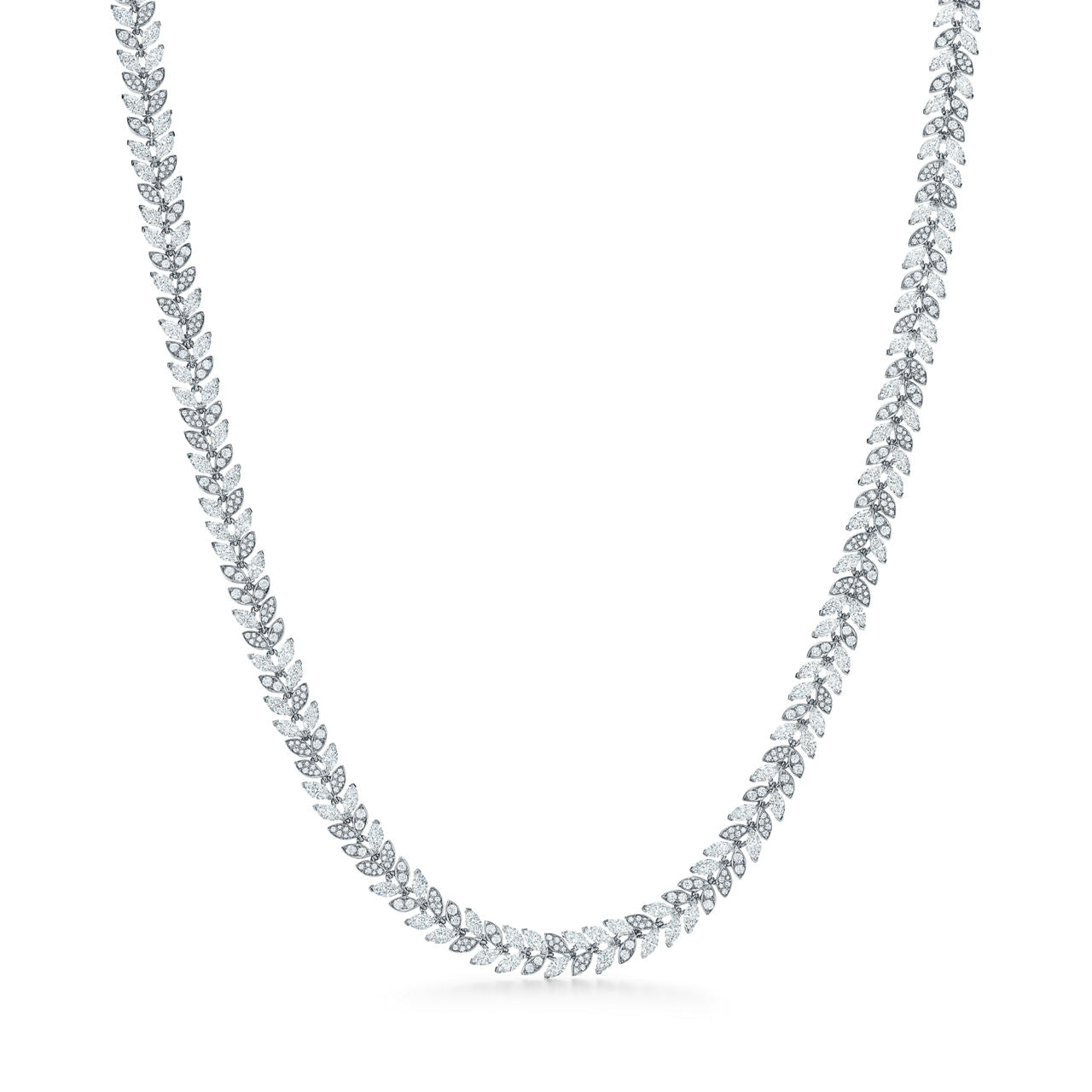Collier motif vigne en platine 950 mil. et diamants. 40,6 cm