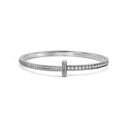 Bracelet jonc étroit à charnière T1 serti de diamants en pavé en or blanc 18 carats