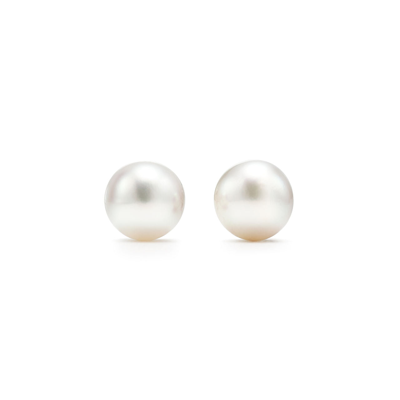 Boucles d’oreilles en or blanc 18 carats. 6-6,5 mm.
