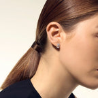 Boucle d'oreille Force 10, petit modèle, pavée, côté gauche