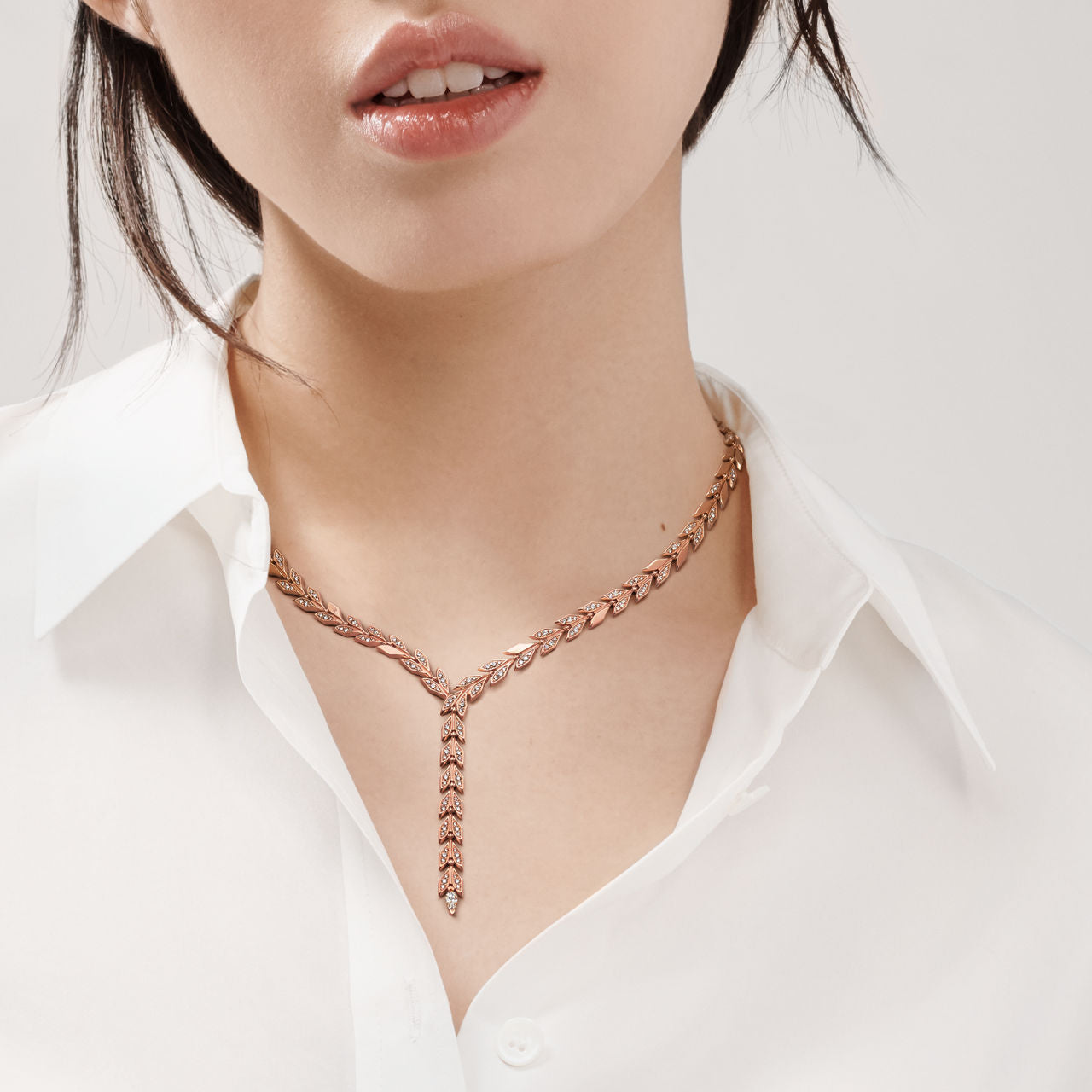 Collier goutte d’eau motif vigne en or rose 18 carats et diamants