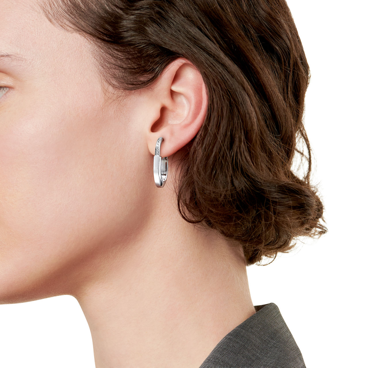 Boucles d’oreilles en or blanc 18 carats et diamants. Medium.
