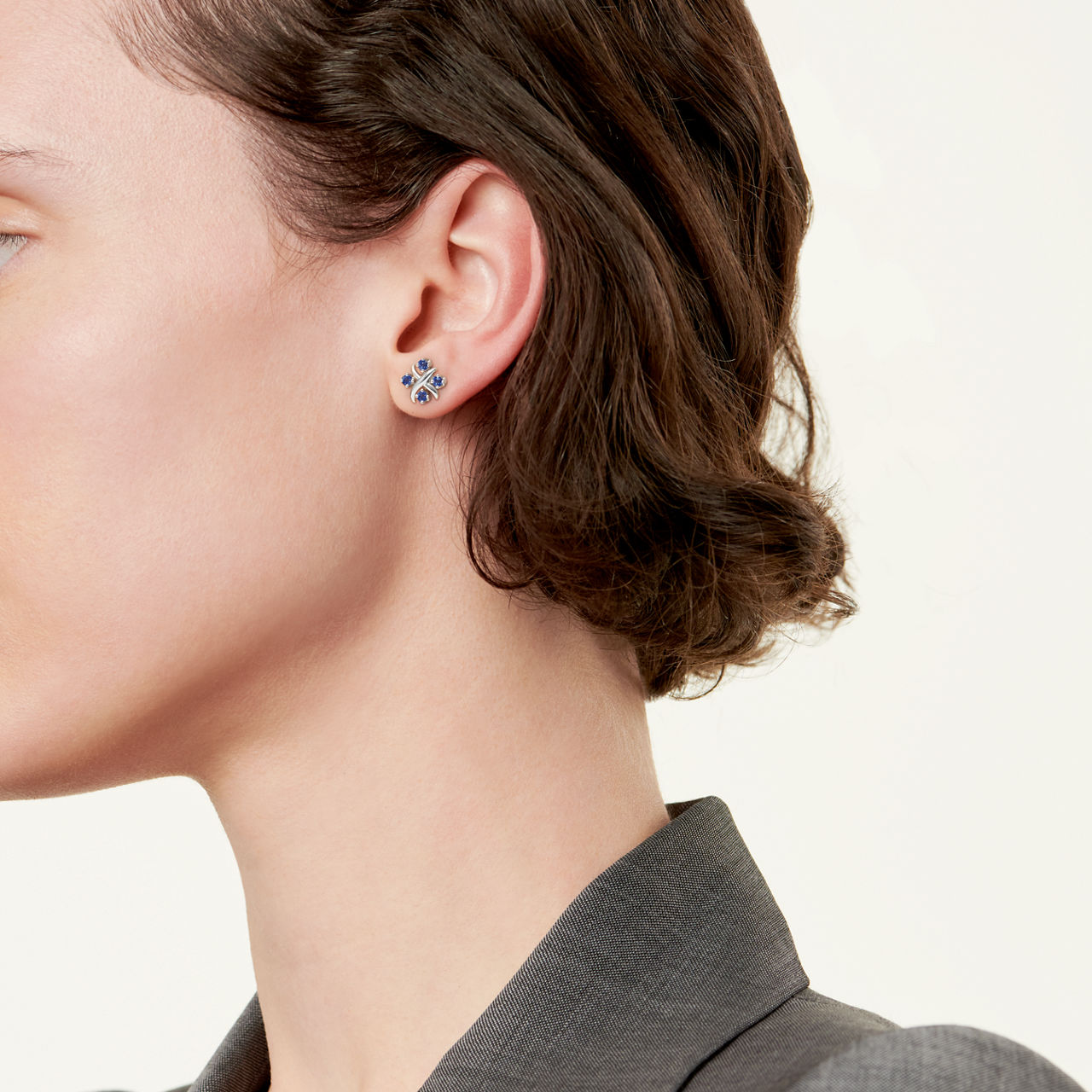 Boucles d’oreilles en platine 950 millièmes et saphirs