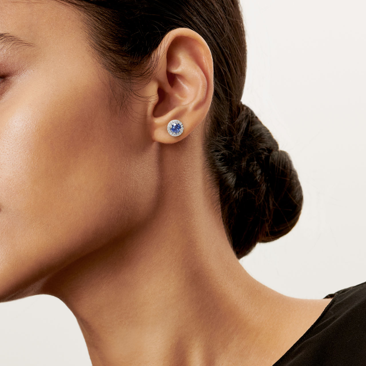 Boucles d’oreilles en platine 950 millièmes avec saphirs et diamants