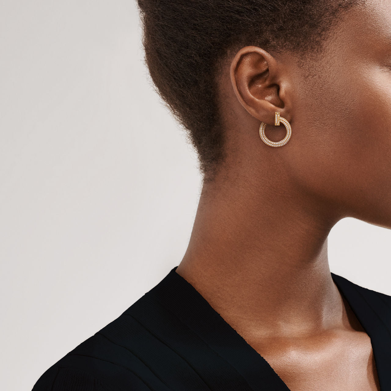 Boucles d’oreilles créoles ouvertes T1 en or 18 carats et diamants