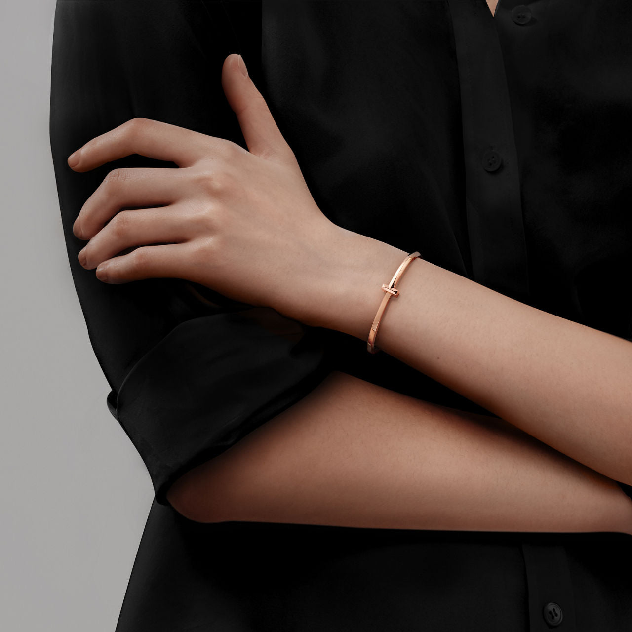 Bracelet jonc étroit à charnière T1 en or rose