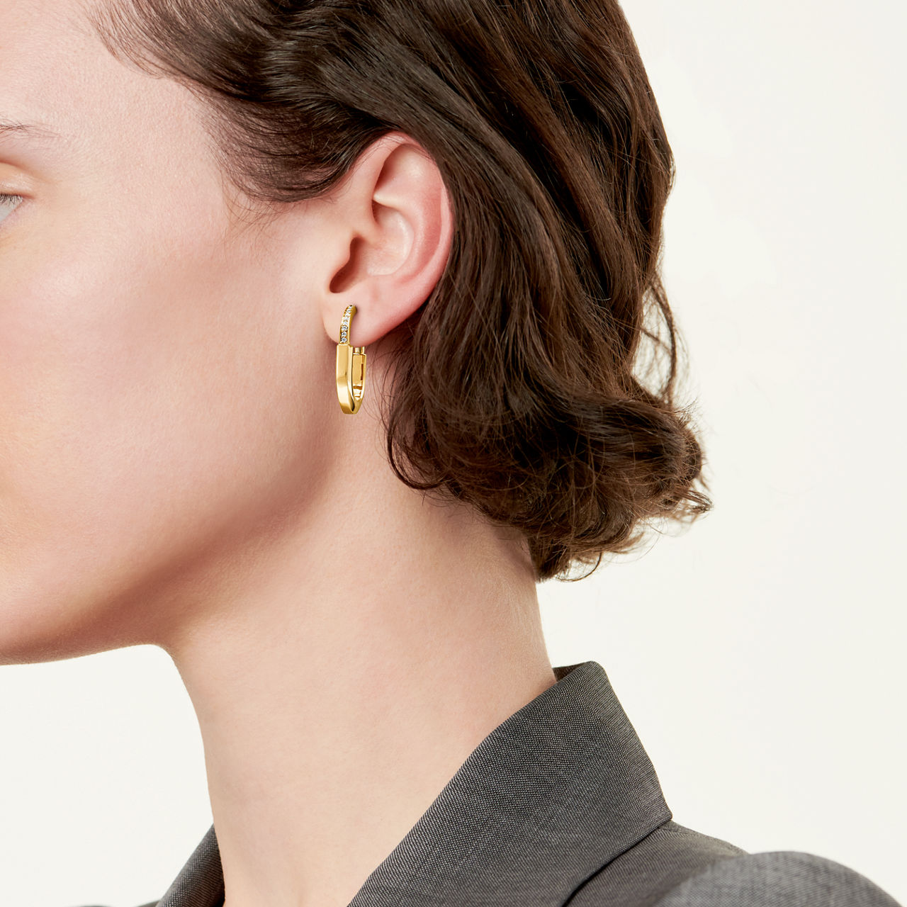 Boucles d’oreilles en or jaune 18 carats et diamants. Medium.