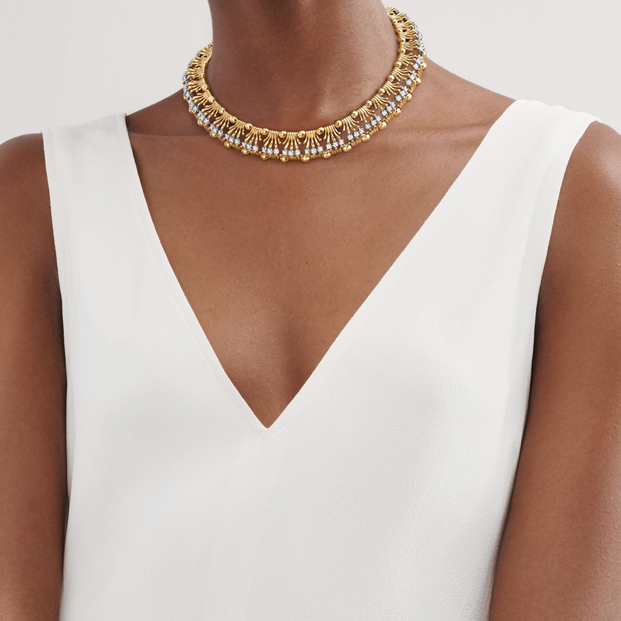 Collier Mains en or jaune 18 carats et platine 950 millièmes
