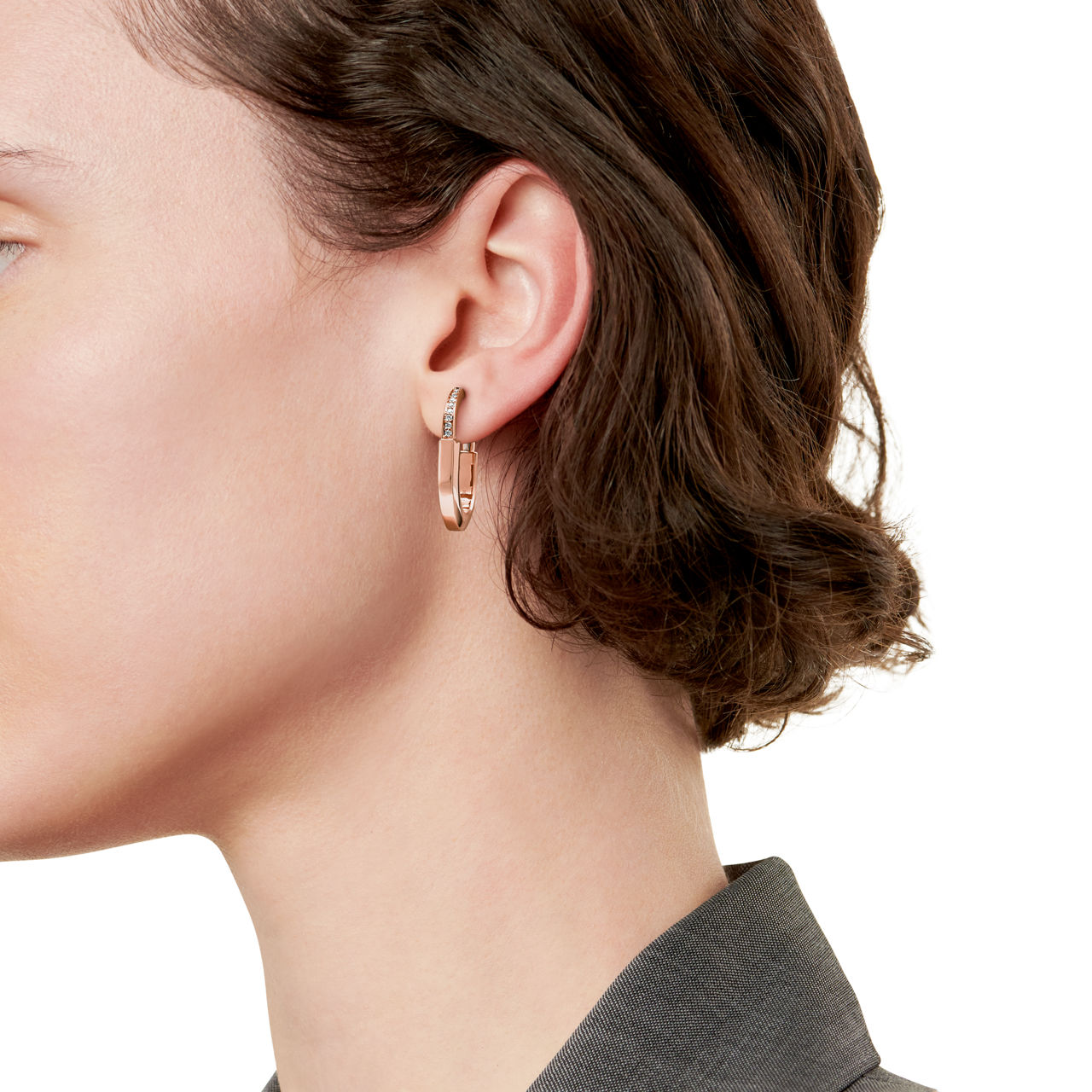 Boucles d’oreilles en or rose 18 carats et diamants. Medium.