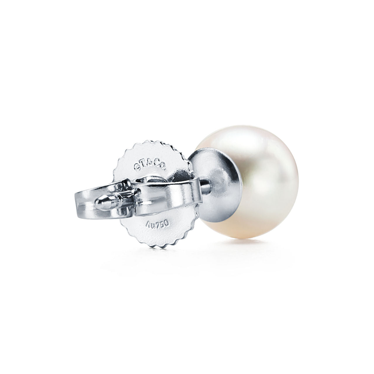 Boucles d’oreilles en or blanc 18 carats. 6-6,5 mm.