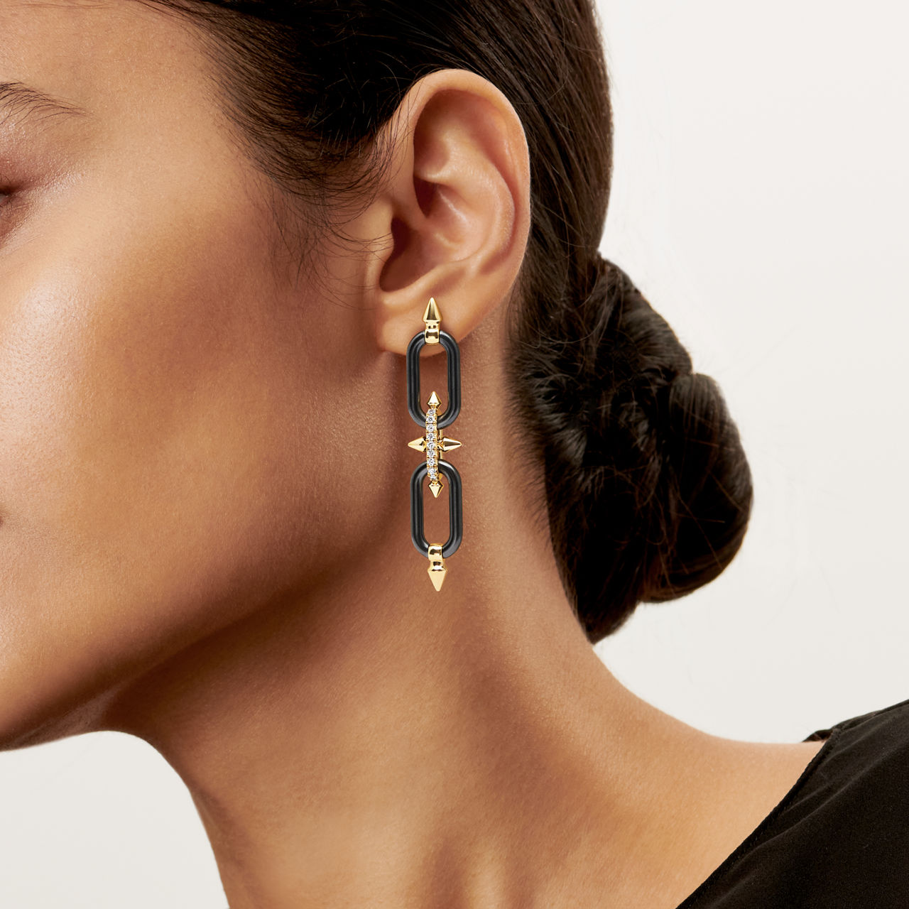 Boucles d’oreilles en titane, or 18 carats et diamants