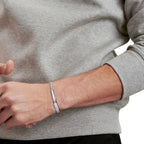 Bracelet jonc en or blanc 18 carats avec diamants pavés et taille baguette