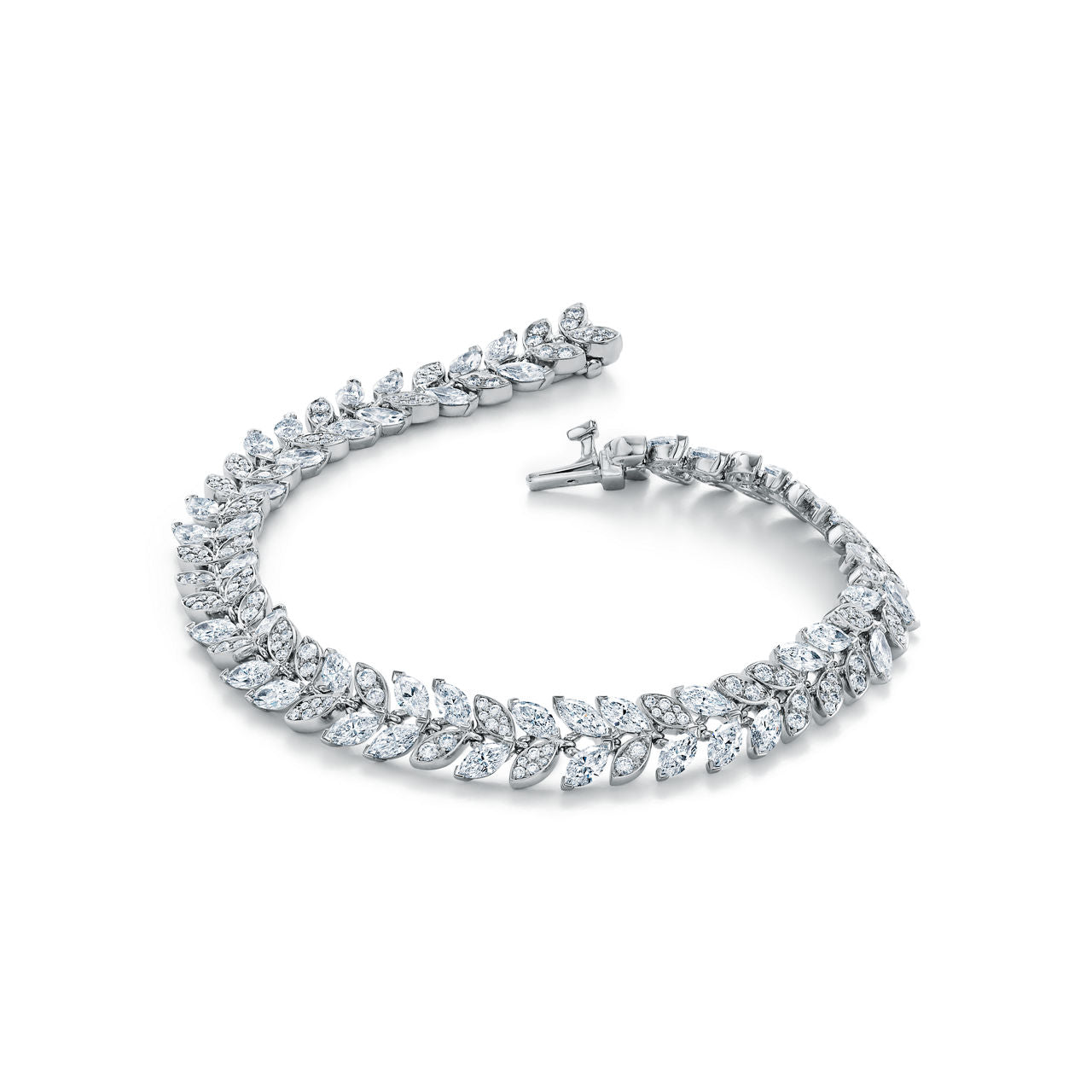 Bracelet motif vigne en platine 950 millièmes et diamants