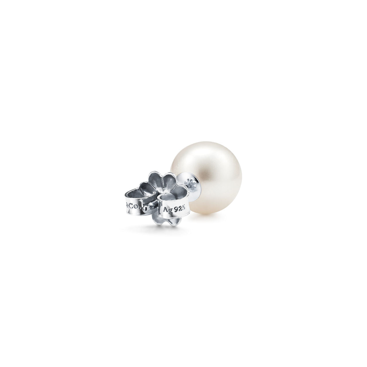Boucles d’oreilles en perles en argent 925 millièmes. 8-9 mm.