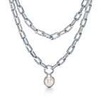 Collier en argent 925 mil. et perle d’eau douce. 81,2 cm en argent 925 millièmes