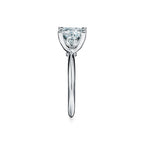 Bague de fiançailles en platine 950 millièmes ornée d’un diamant taille princesse