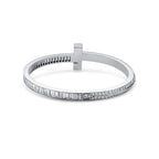 Bracelet jonc T1 en or blanc, diamants pavés et taille baguette