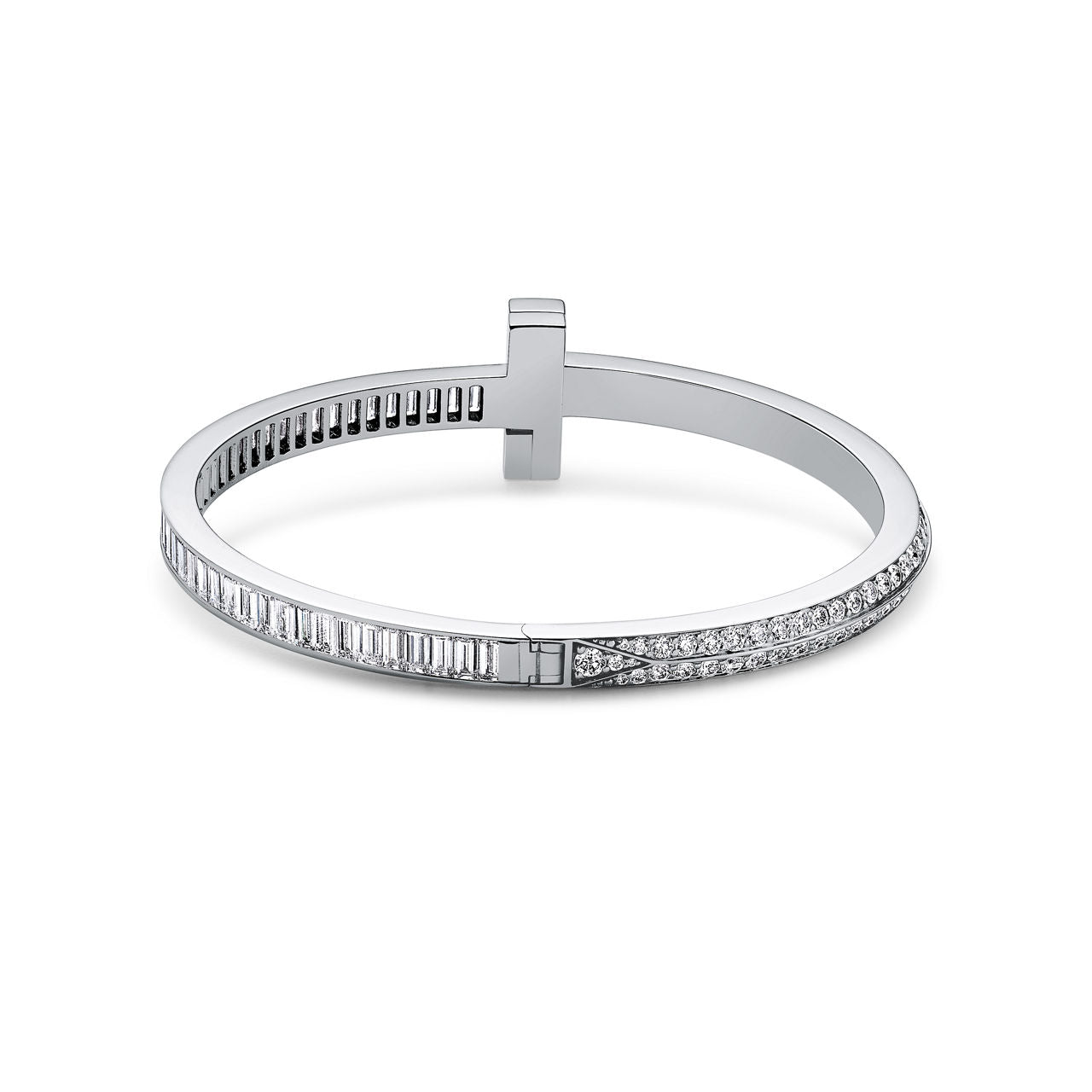 Bracelet jonc T1 en or blanc, diamants pavés et taille baguette