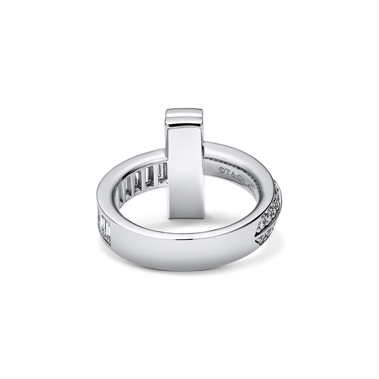 Tiffany T Bague T1 en or blanc et diamants pavés et taille baguette
