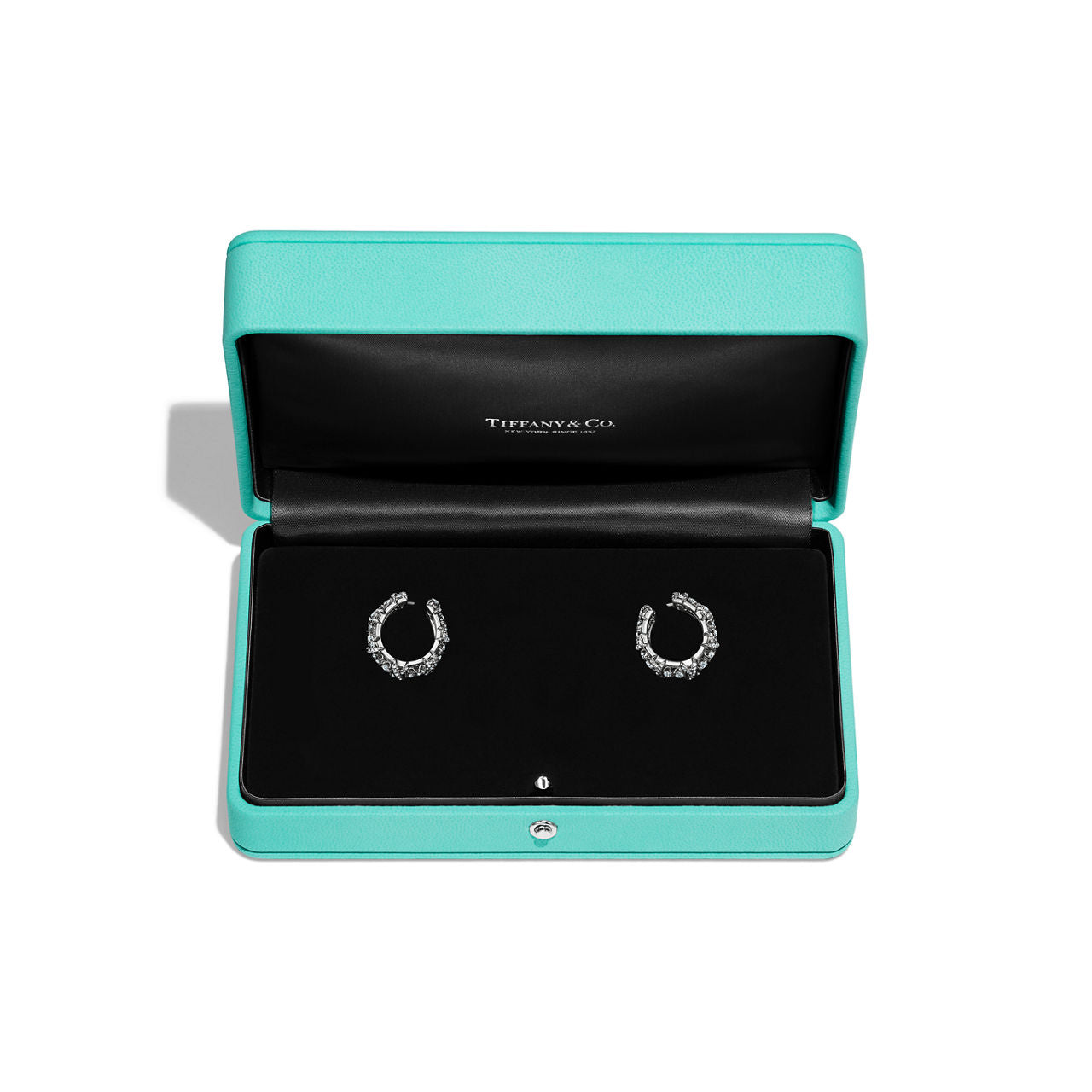 Boucles d’oreilles en platine et diamants