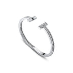 Bracelet jonc T1 en or blanc, diamants pavés et taille baguette