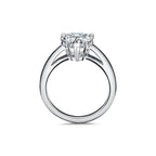 Bague de fiançailles en platine 950 millièmes ornée d’un diamant taille cœur