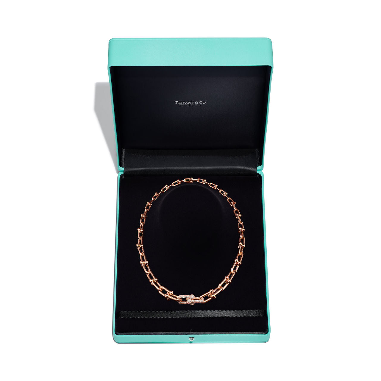 Collier à maillons gradués en or rose et diamants