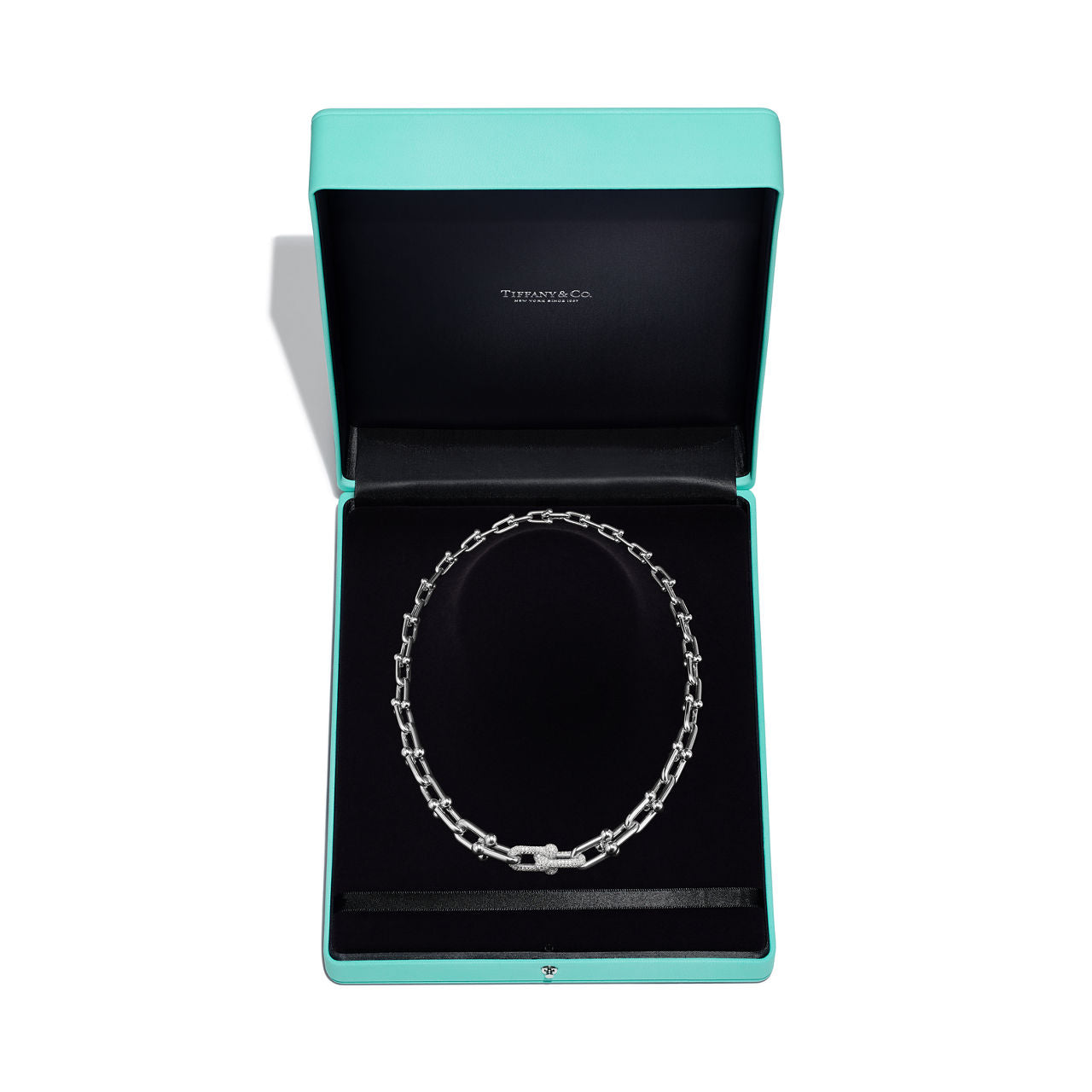 Collier à maillons gradués en or blanc 18 carats et diamants