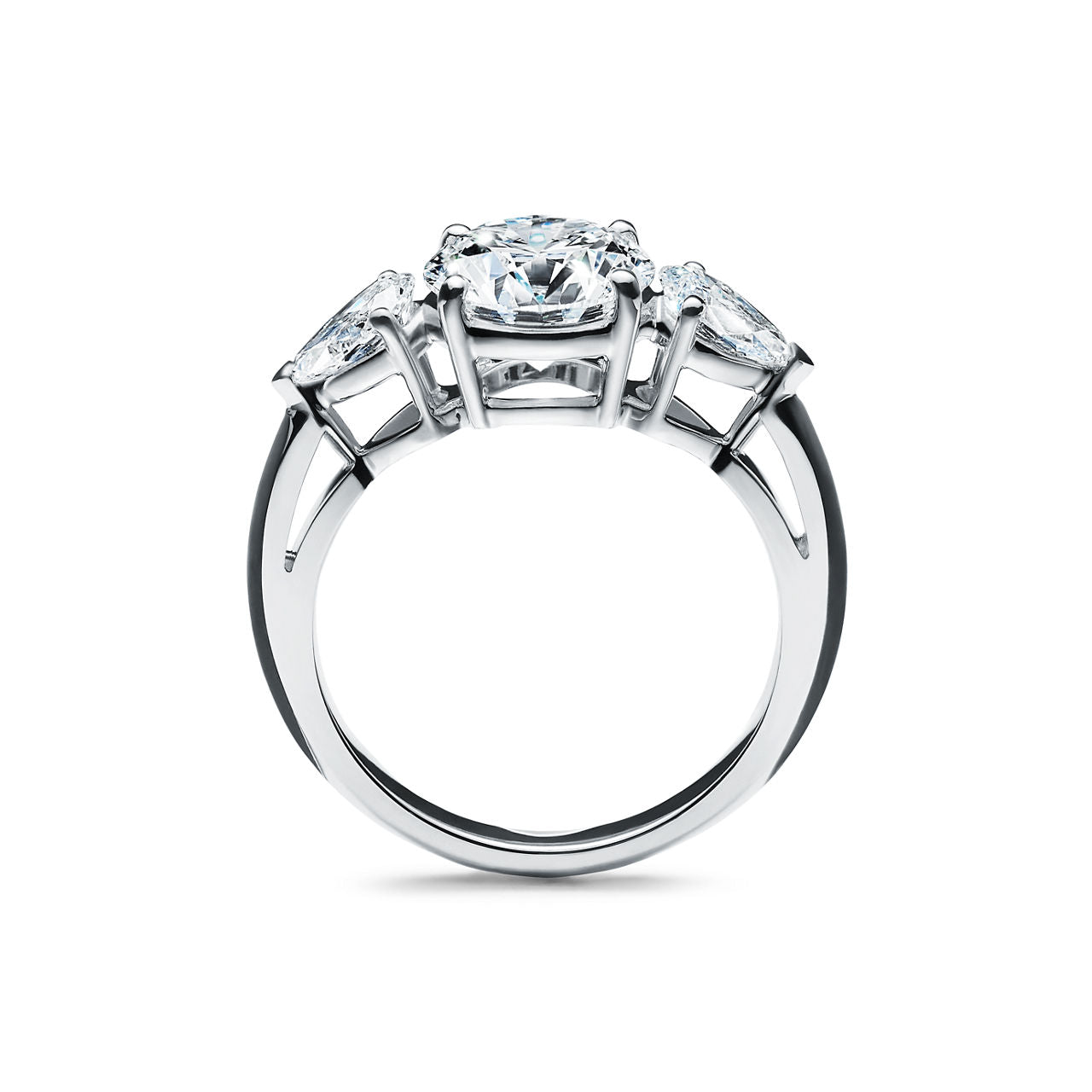 Tiffany Trois pierres Bague de fiançailles en platine 950 millièmes ornée de pierres latérales taille poire