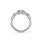 Tiffany Trois pierres Bague de fiançailles en platine 950 millièmes ornée de pierres latérales taille baguette