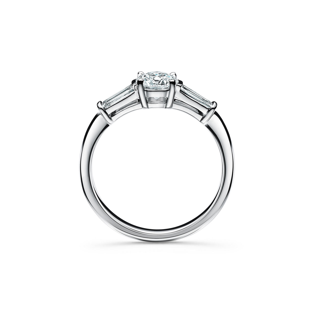 Tiffany Trois pierres Bague de fiançailles en platine 950 millièmes ornée de pierres latérales taille baguette