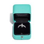 Tiffany T Bague étroite T1 en or blanc 18 carats et diamants