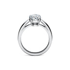 Bague de fiançailles en platine 950 millièmes ornée d’un diamant taille ovale