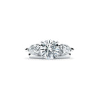 Tiffany Trois pierres Bague de fiançailles en platine 950 millièmes ornée de pierres latérales taille poire
