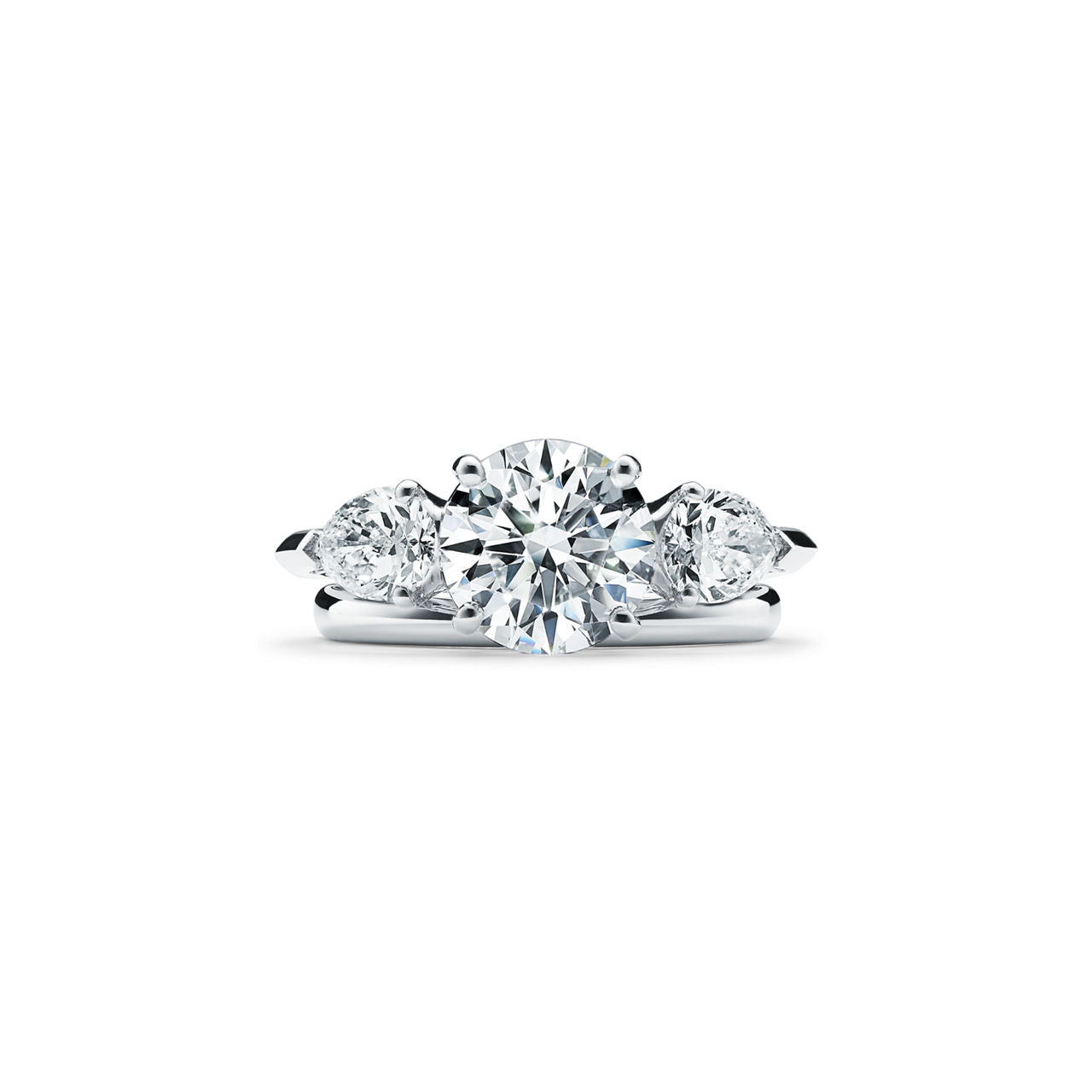 Tiffany Trois pierres Bague de fiançailles en platine 950 millièmes ornée de pierres latérales taille poire