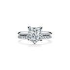 Bague de fiançailles en platine 950 millièmes ornée d’un diamant taille princesse
