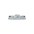 Tiffany Trois pierres Bague de fiançailles en platine 950 millièmes ornée de pierres latérales taille baguette