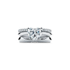 Bague de fiançailles en platine 950 millièmes ornée d’un diamant taille cœur