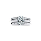 Bague de fiançailles en platine 950 millièmes ornée d’un diamant taille ovale