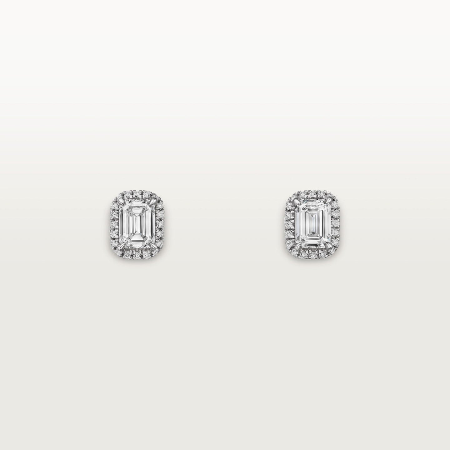 Puces d'oreilles Cartier Destinée, 2 diamants taille émeraude, pavées