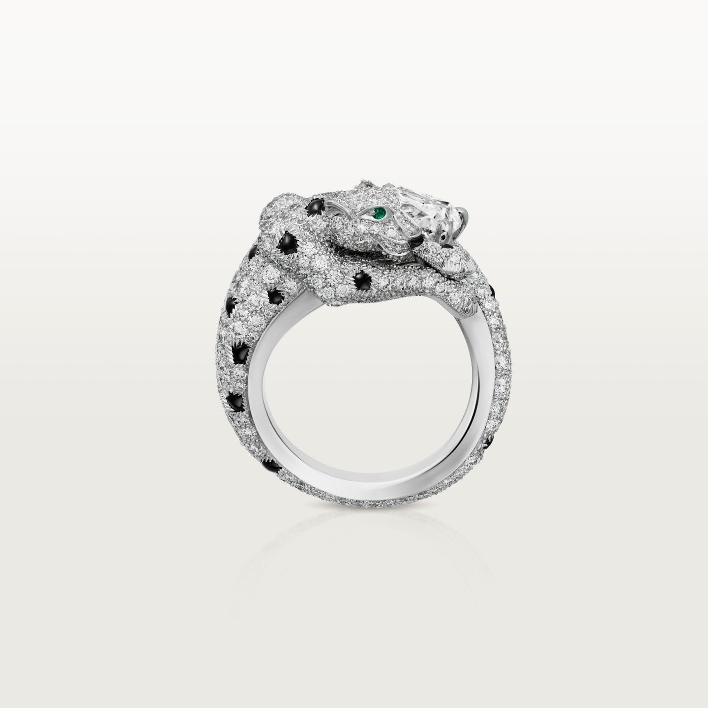 Bague Panthère de Cartier, diamant taille coussin, pavée